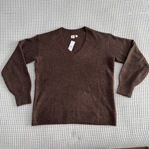 NWT Gap Relaxed V-Neck Sweater